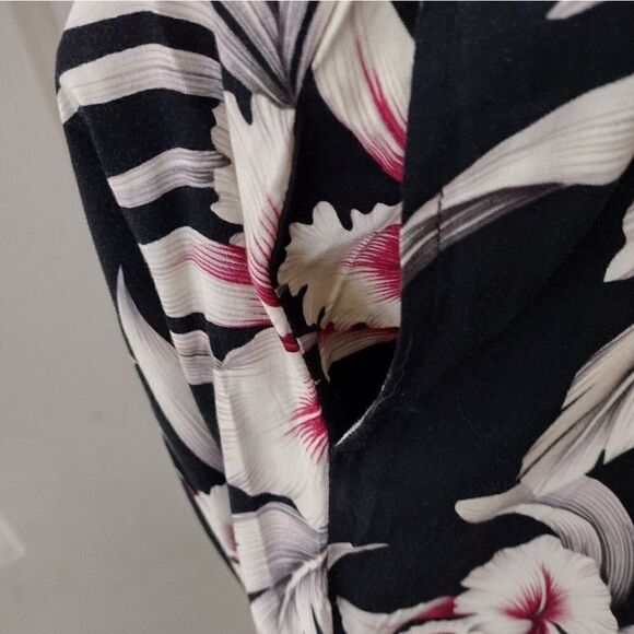 Aloha Hut top and Capri set - Picture 9 of 11